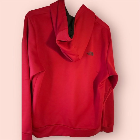 The north face hoodie, very warm and durable. 🧥💯 - Picture 3 of 5